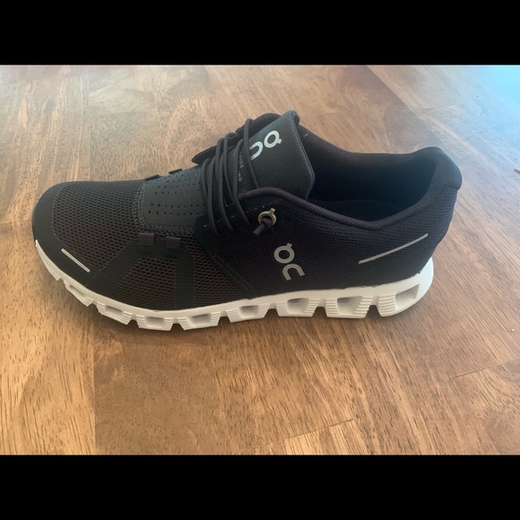 Women’s ON Cloud 5 Running Shoe - Black/White - Size 6.5 - Picture 3 of 6